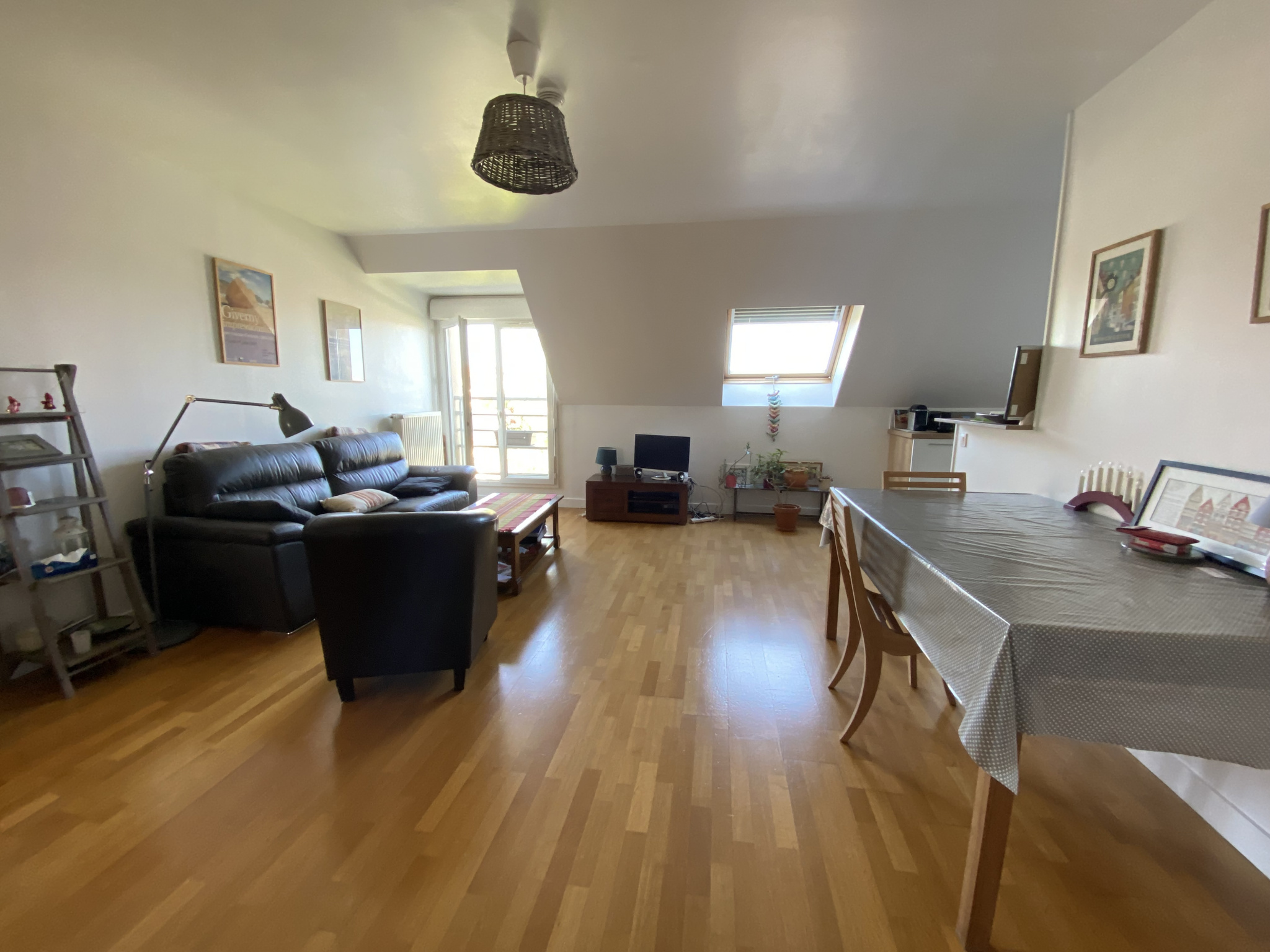 Immo80 – L'immobilier à Amiens et dans la Somme-Appartement F4 / 87 M2 carrez / lumineux / Garage + place de parking / vue