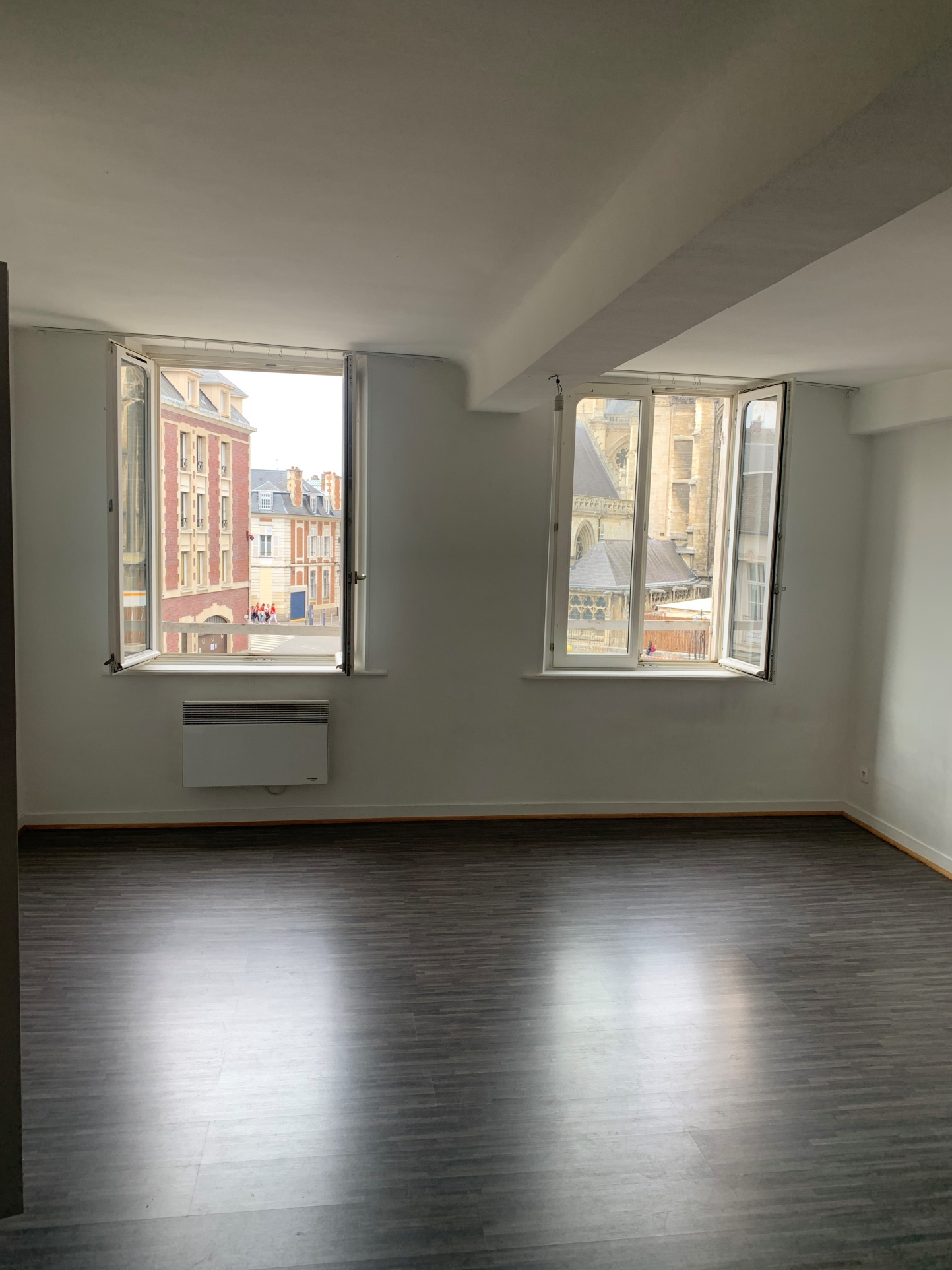 Immo80 – L'immobilier à Amiens et dans la Somme-12 place St-Michel 2ème étage no5
