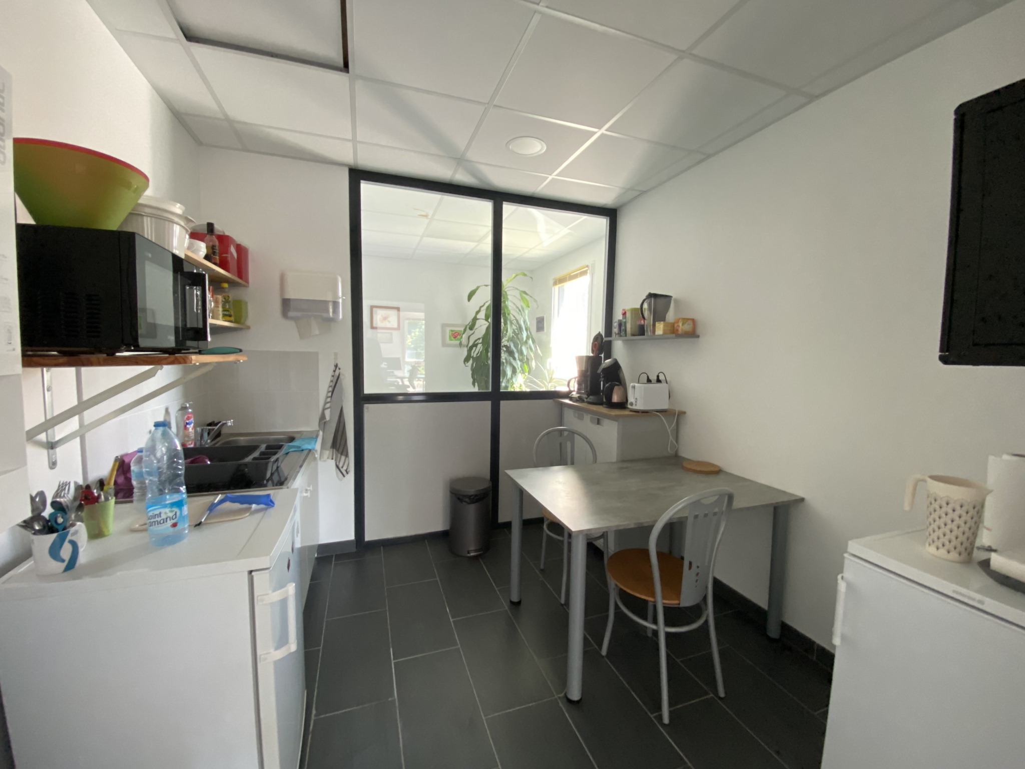 Immo80 – L'immobilier à Amiens et dans la Somme-Local professionnel ou commercial / 80 m2 / deux places de parking extérieures / Ascenseur