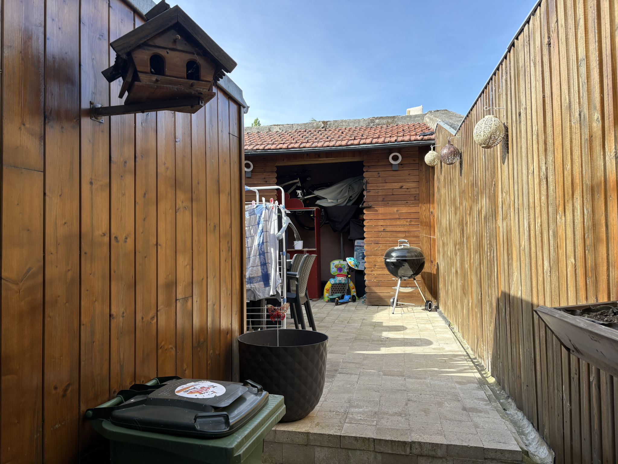 Immo80 – L'immobilier à Amiens et dans la Somme-Quartier Saint-Acheul – La Neuville / Maison de 89 m2 en parfait état / Cour et dépendance