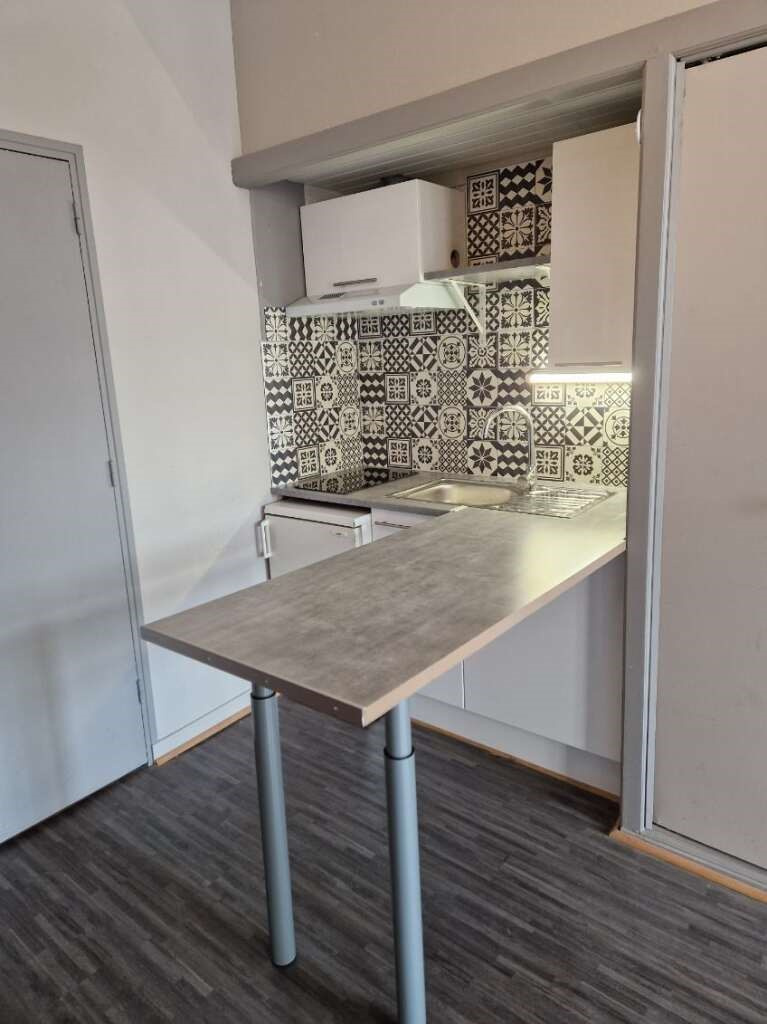 Immo80 – L'immobilier à Amiens et dans la Somme-Studio – 12 Place Saint Michel 1er étage appt no2