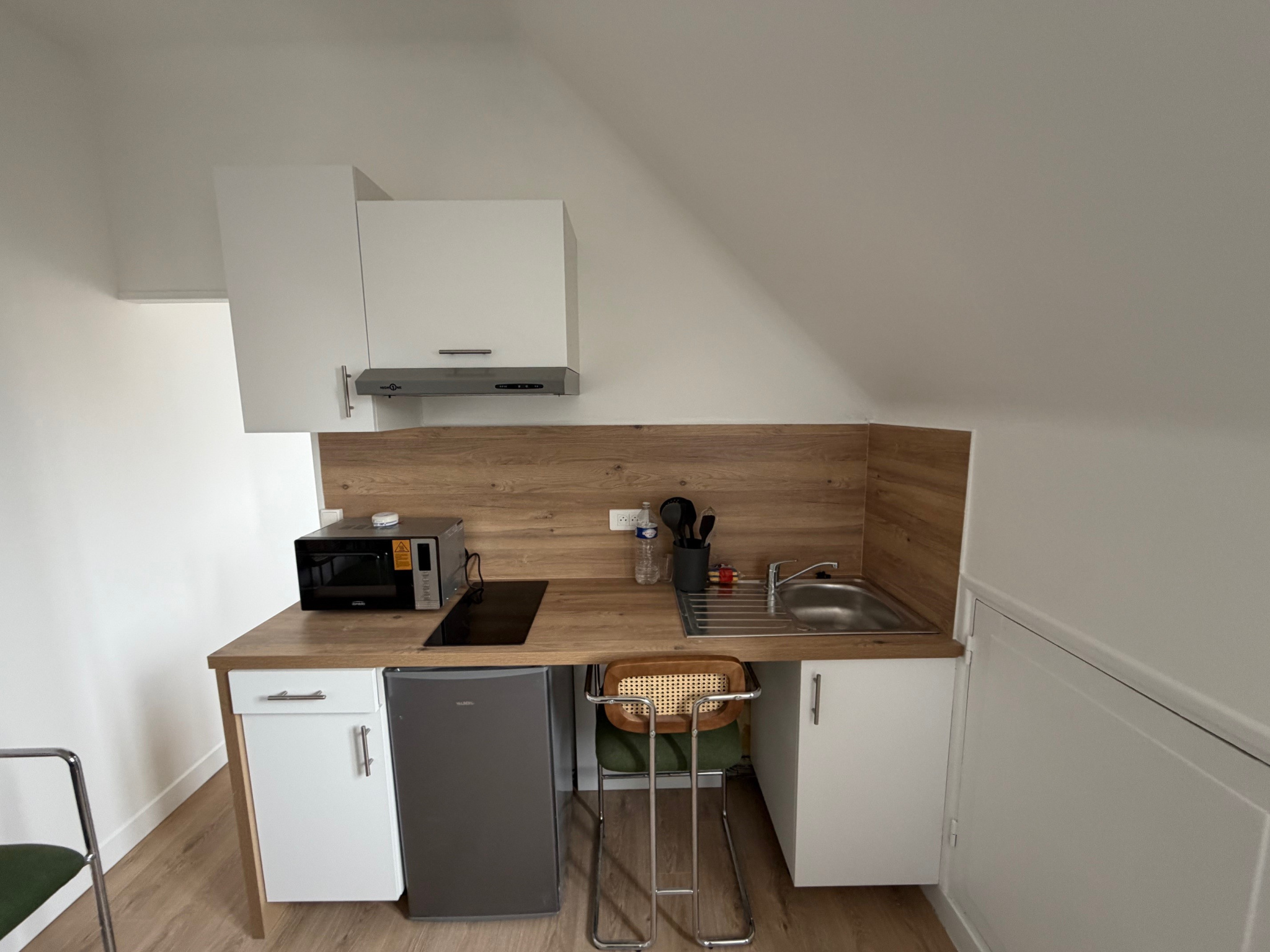 Immo80 – L'immobilier à Amiens et dans la Somme-17 rue des trois cailloux, Studio meublé neuf, 1ère location